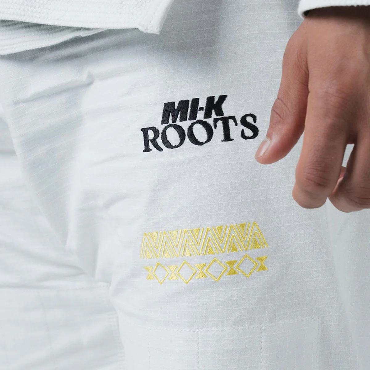 BJJ Gi Kingz MI-K Roots IBJJF Branco  - Image 8