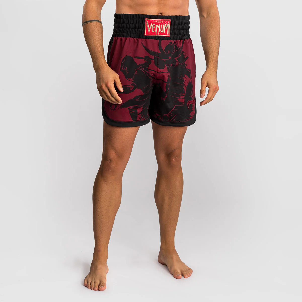 Calções kick-tailandeses Venum Assassin's Creed Shadows Vermelho-preto 