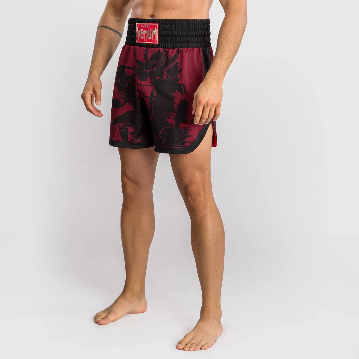 Calções kick-tailandeses Venum Assassin's Creed Shadows Vermelho-preto  - Image 4
