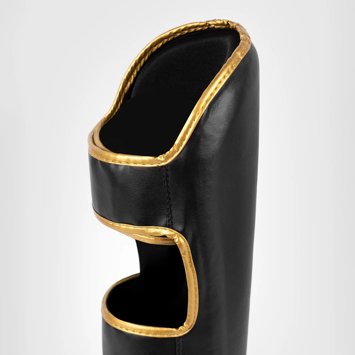 Caneleiras Venum Challenger Preto-ouro  - Image 4