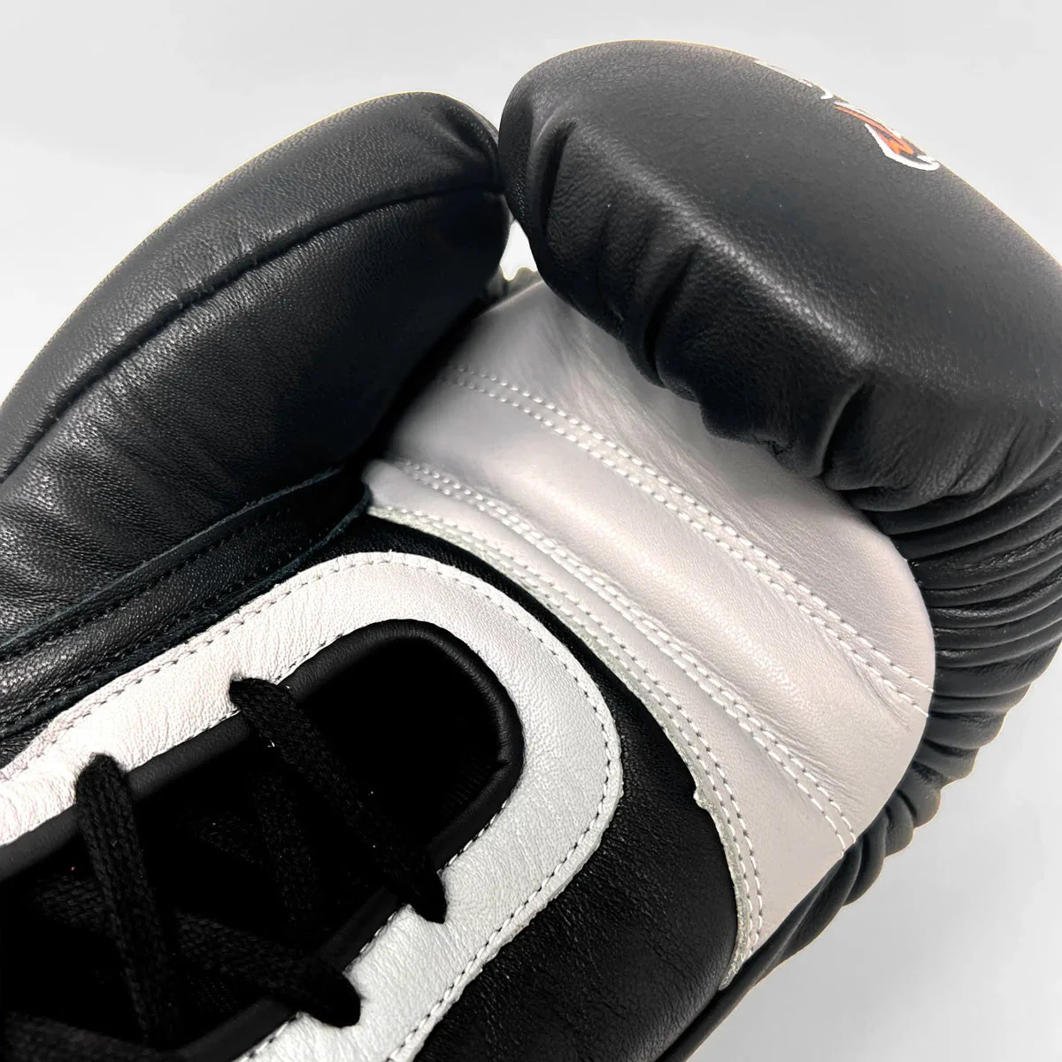 Luvas de Boxe Rival RS1 Pro Sparring 20th Anniversary Preto  - Image 5
