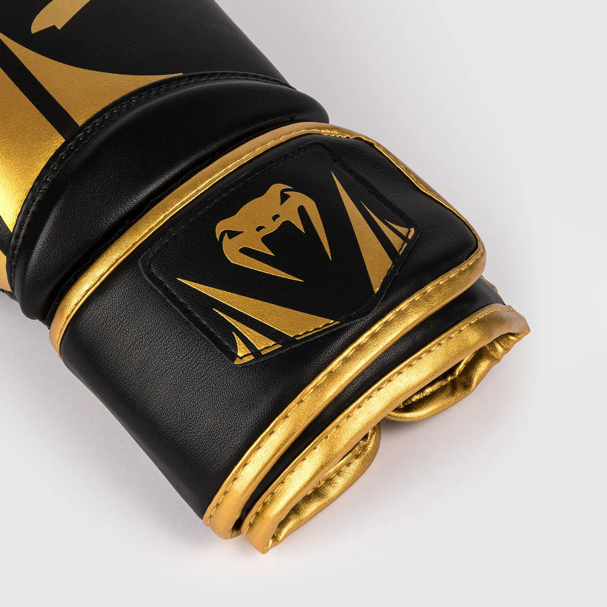 Luvas de Boxe Venum Challenger 2.5 Preto-ouro  - Image 3