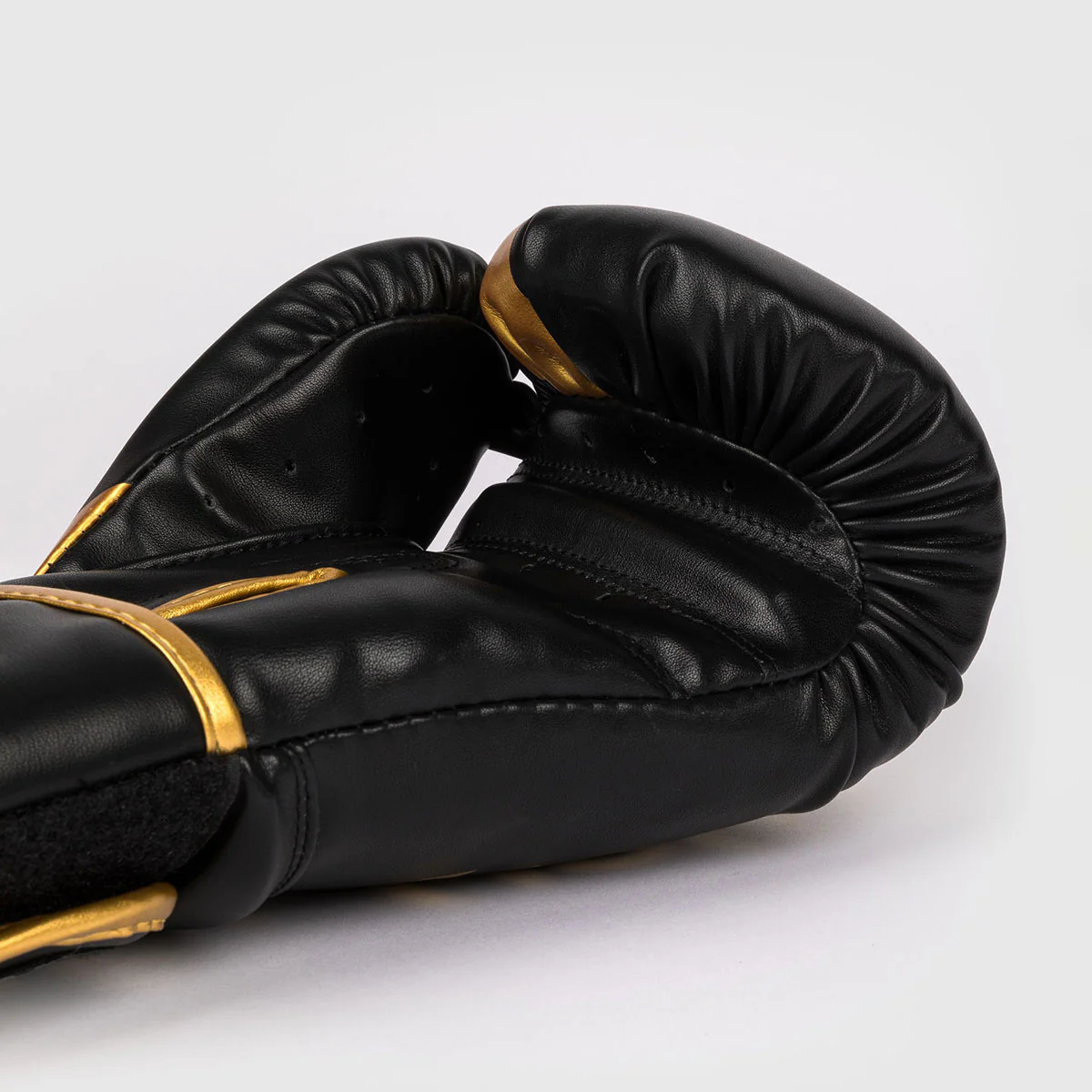 Luvas de Boxe Venum Challenger 2.5 Preto-ouro  - Image 4