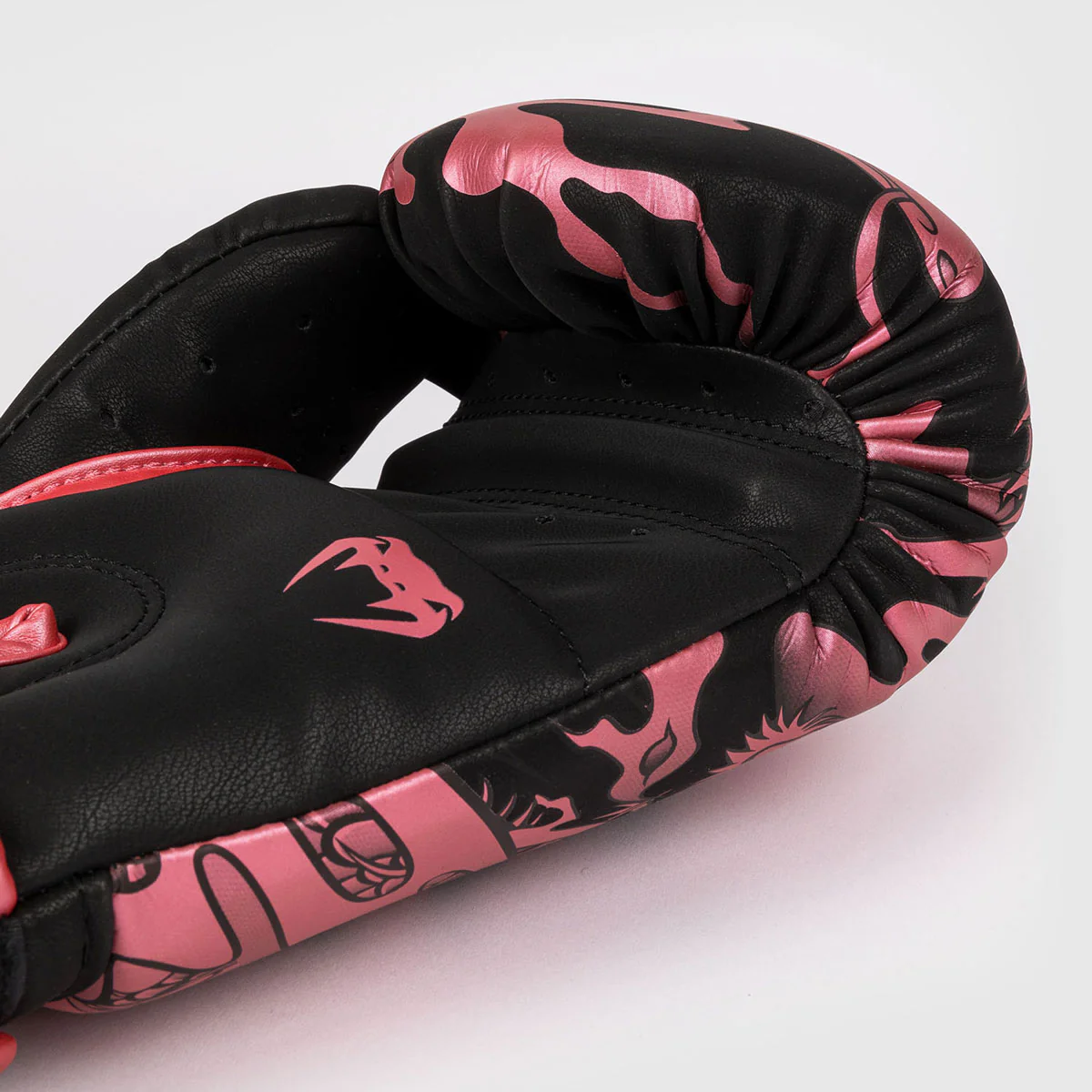 Luvas de Boxe Venum Dragon's Flight Preto-rosa  - Image 4