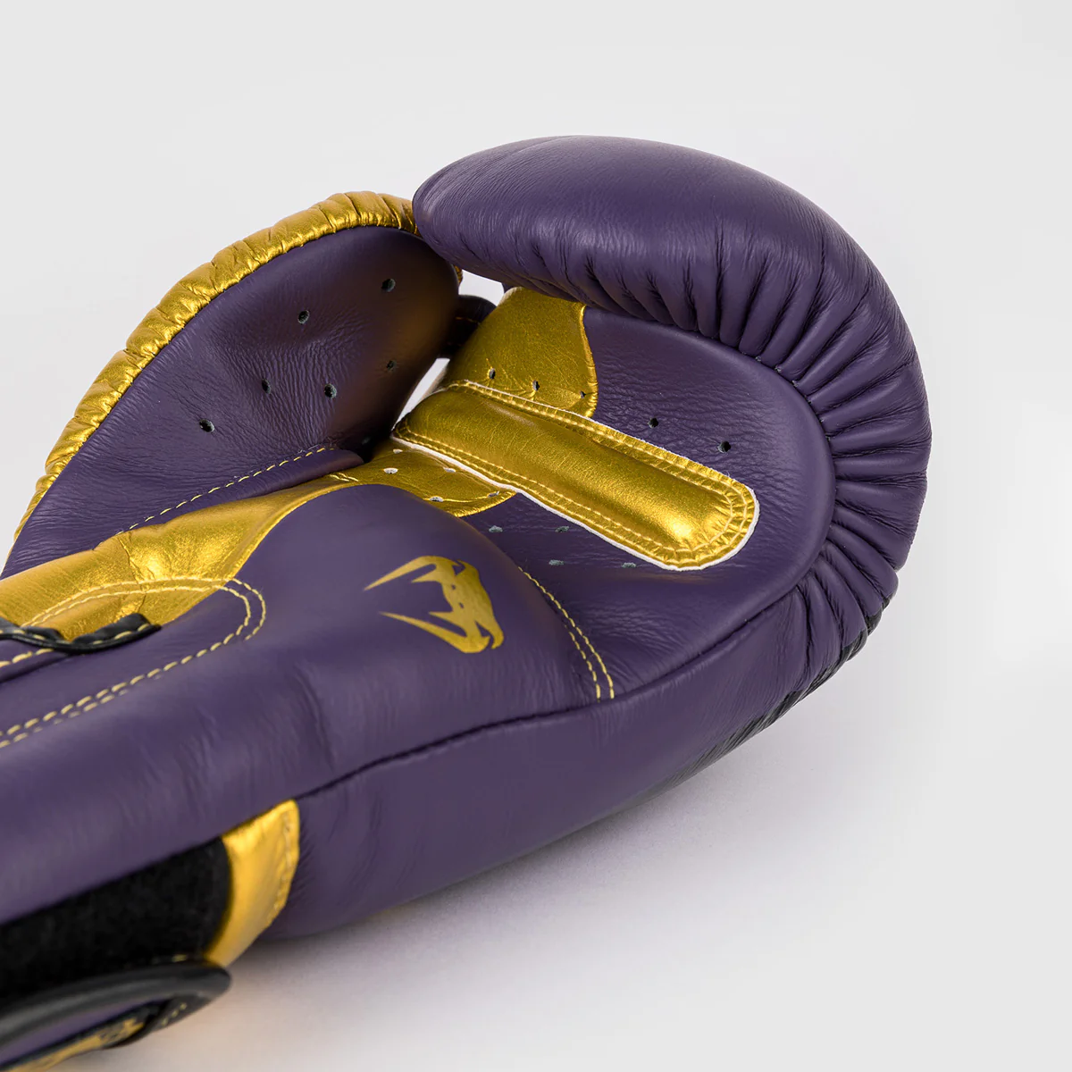 Luvas de Boxe Venum Giant 3.0 Edição Especial Roxo-ouro  - Image 2