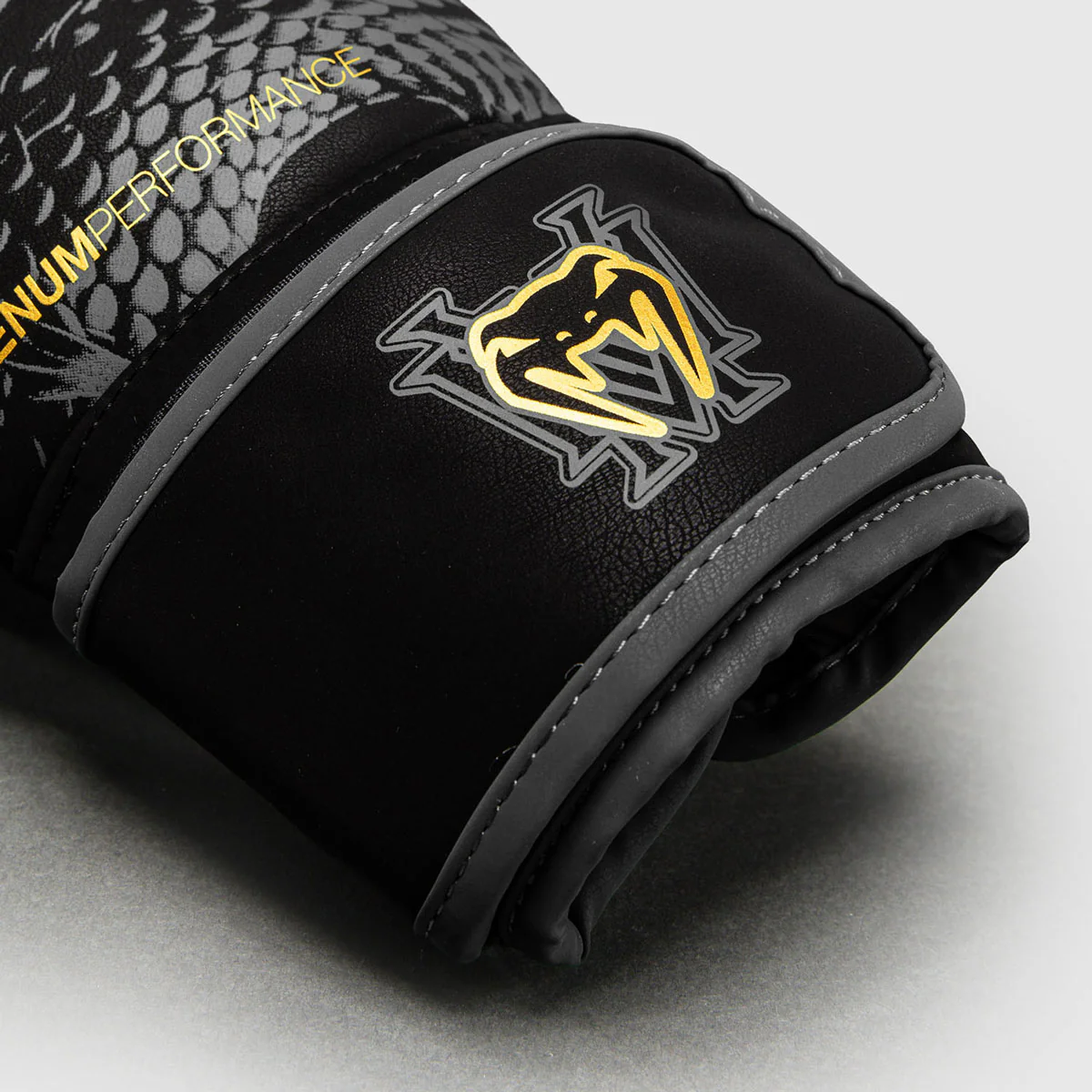 Luvas de Boxe Venum Matupa Preto-cinza  - Image 4