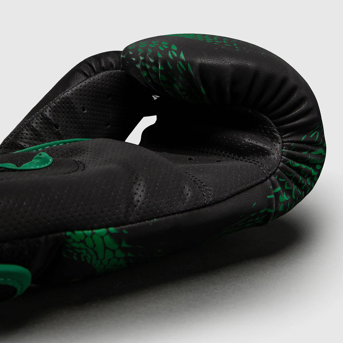 Luvas de Boxe Venum Matupa Preto-verde  - Image 3