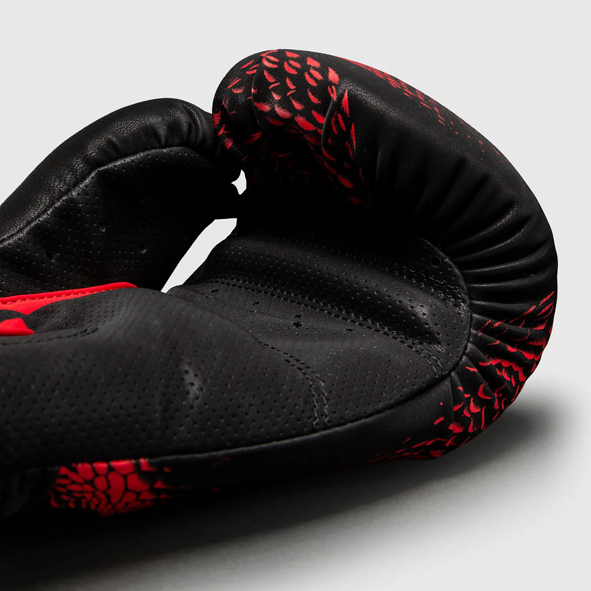 Luvas de Boxe Venum Matupa Preto-vermelho - Image 3