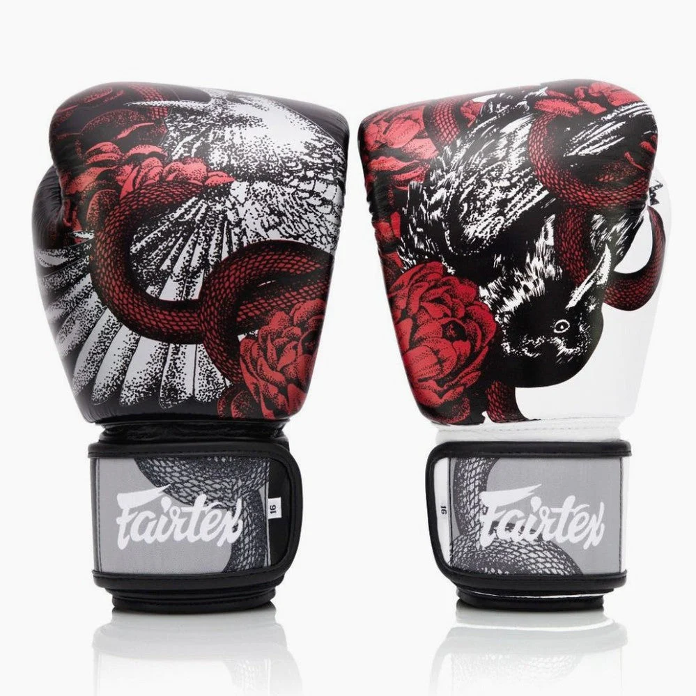 Luvas de Muay Thai Fairtex BGV24 The Beauty of Survival com caixa de madeira  - Image 3