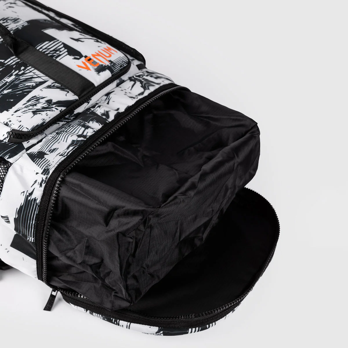 Mochila Venum UFC Zenith Authentic Fight Week - Image 7