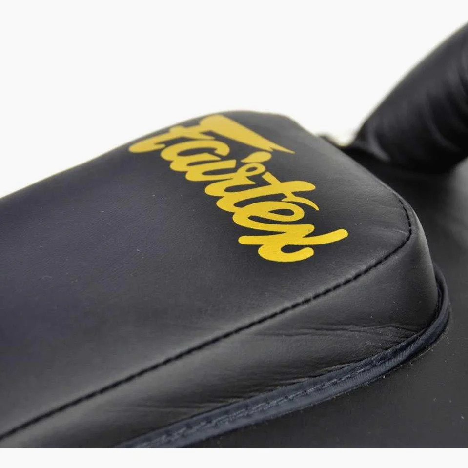 Pao Fairtex Microfibra Curvado Pequeno KPLC6 Preto-ouro  - Image 7