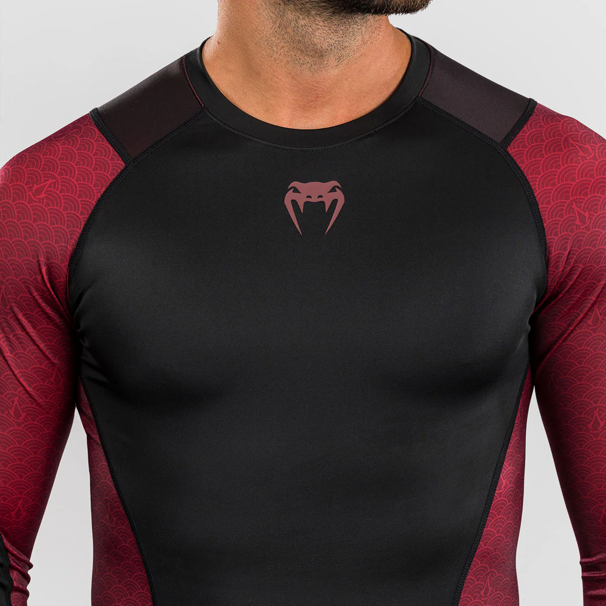 Rashguard Venum Assassin's Creed Shadows mangas compridas Vermelho-preto  - Image 4