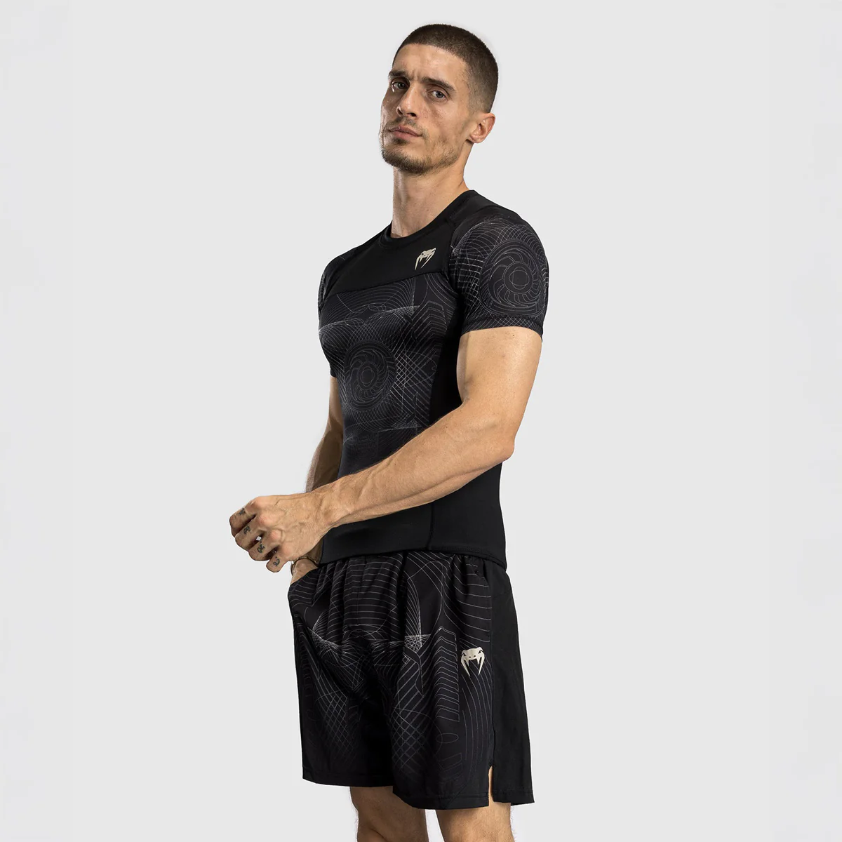 Rashguard Venum G-Fit Air mangas curtas Preto-areia  - Image 2