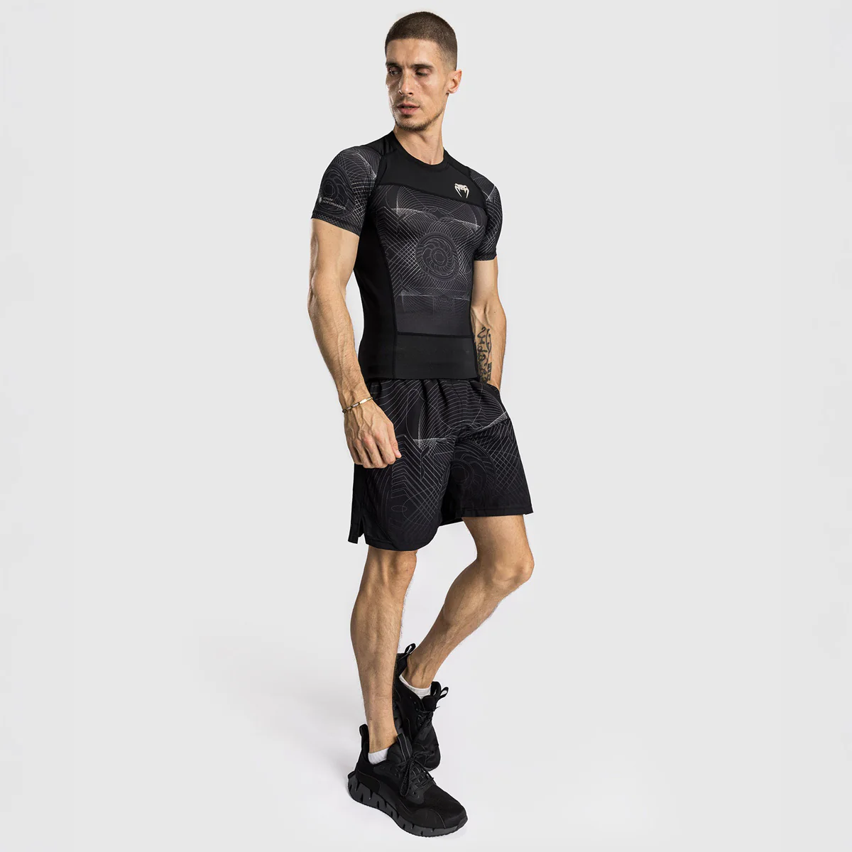 Rashguard Venum G-Fit Air mangas curtas Preto-areia  - Image 3