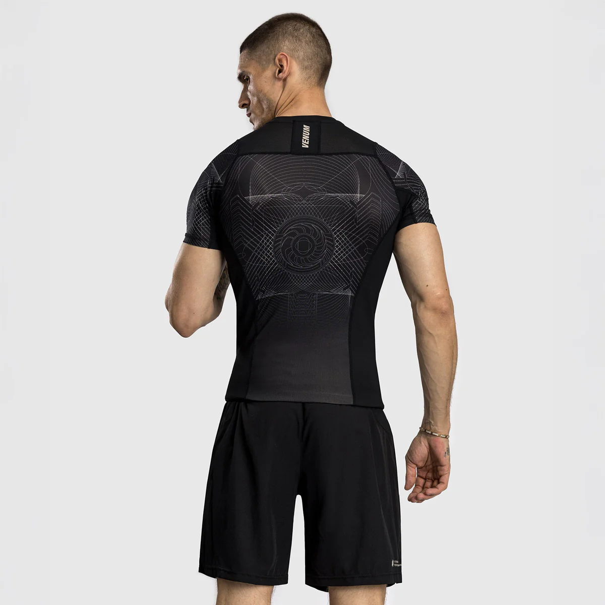Rashguard Venum G-Fit Air mangas curtas Preto-areia  - Image 4