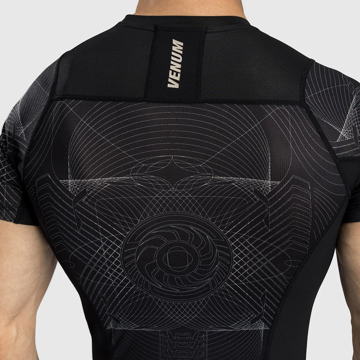 Rashguard Venum G-Fit Air mangas curtas Preto-areia  - Image 6