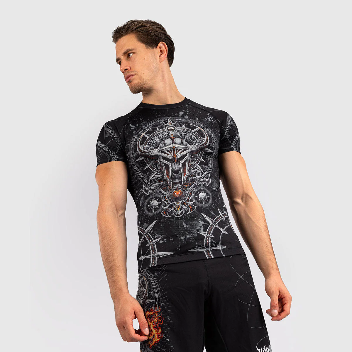 Rashguard Venum Gladiator 5.0 mangas curtas Preto-Prata  - Image 2