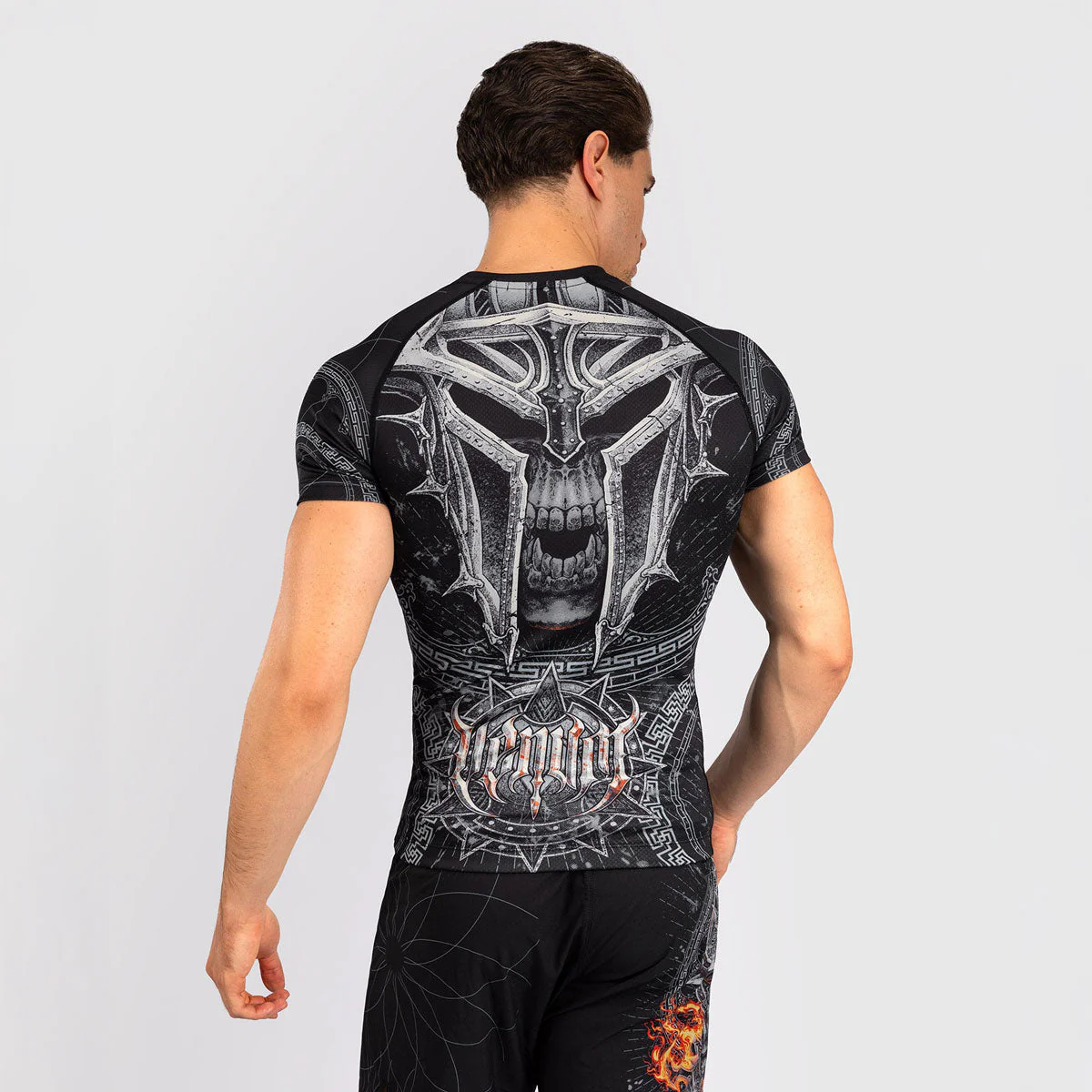 Rashguard Venum Gladiator 5.0 mangas curtas Preto-Prata  - Image 3
