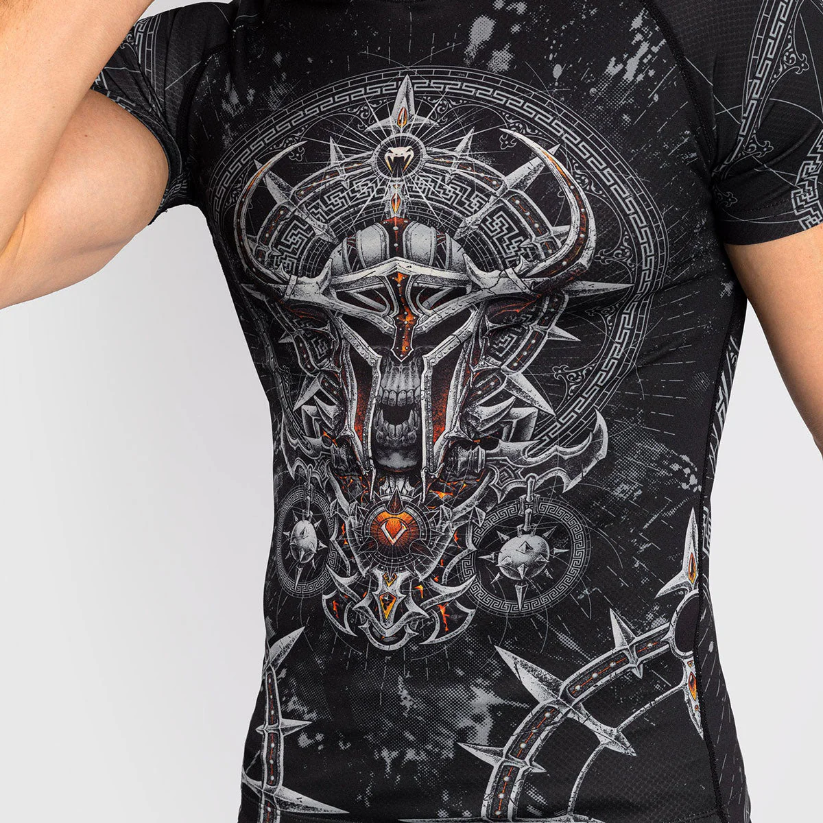 Rashguard Venum Gladiator 5.0 mangas curtas Preto-Prata  - Image 4