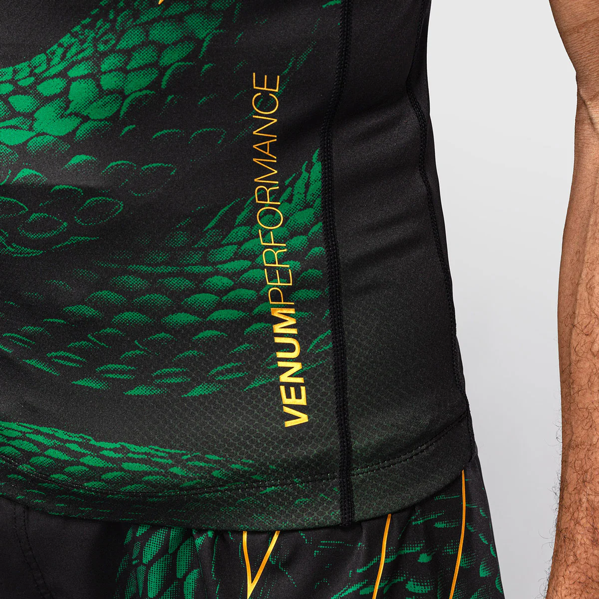 Rashguard Venum Matupa mangas curtas Preto-verde  - Image 6