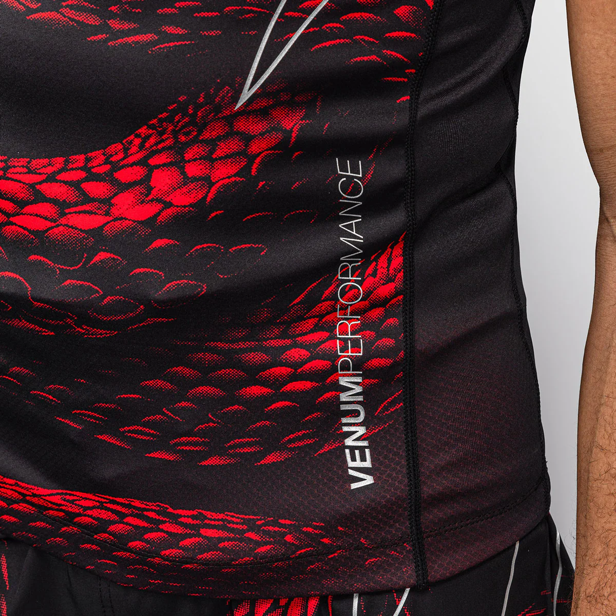 Rashguard Venum Matupa mangas curtas Preto-vermelho  - Image 6
