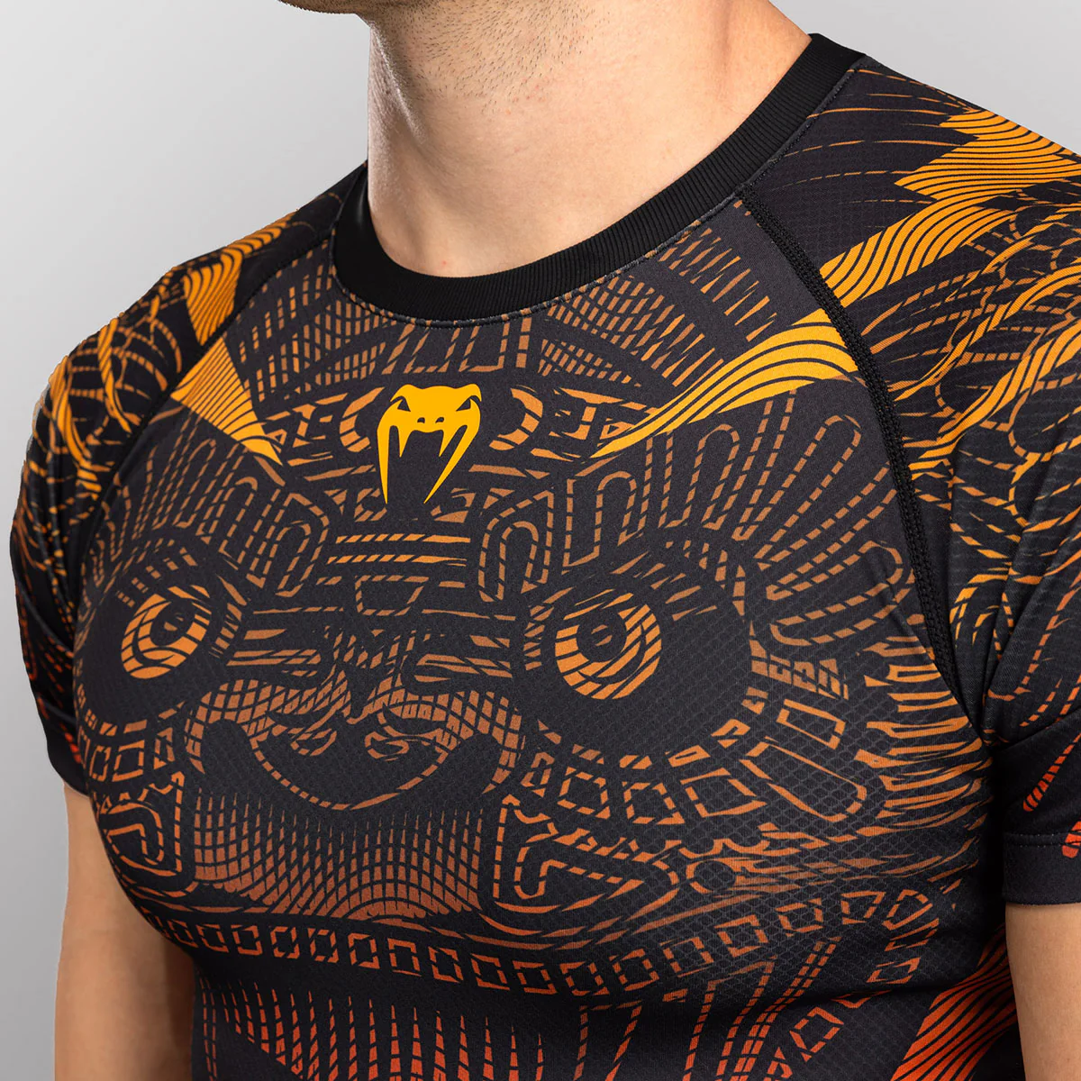 Rashguard Venum Quetzal Fury mangas curtas Preto-vermelho  - Image 6