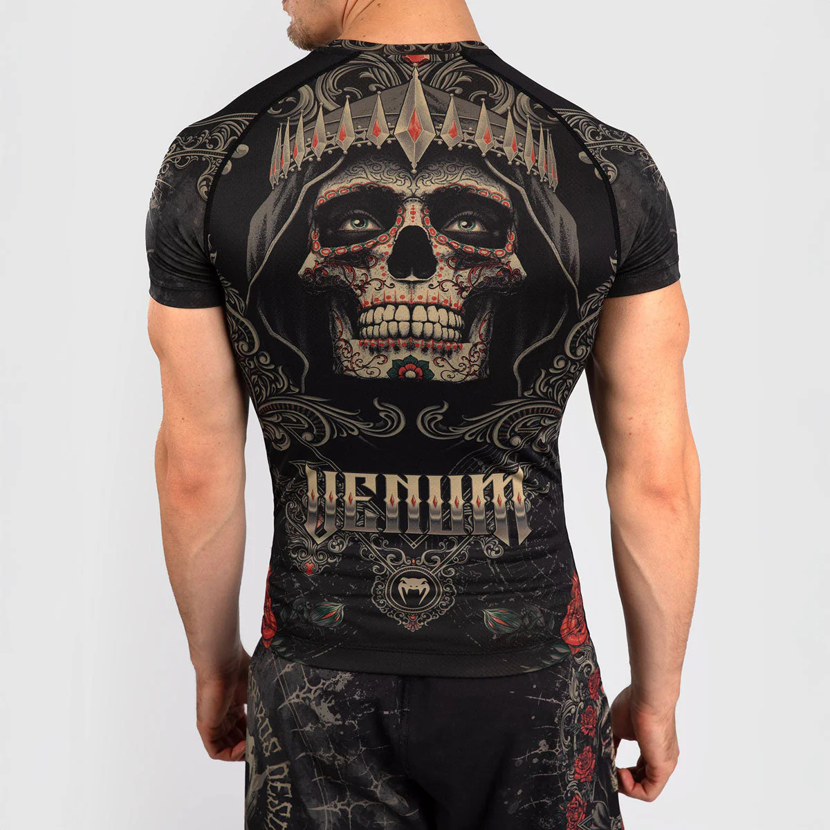 Rashguard Venum Santa Muerte 5.0 mangas curtas Preto-Ouro  - Image 4