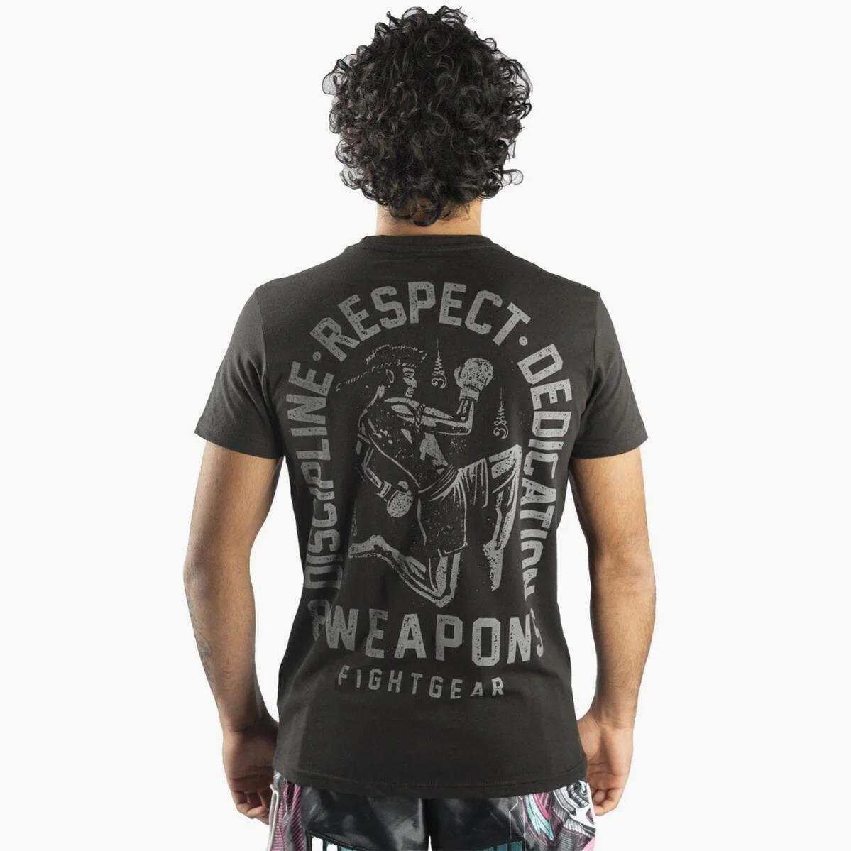 T-shirt 8 Weapons Tombstone preta - Image 3