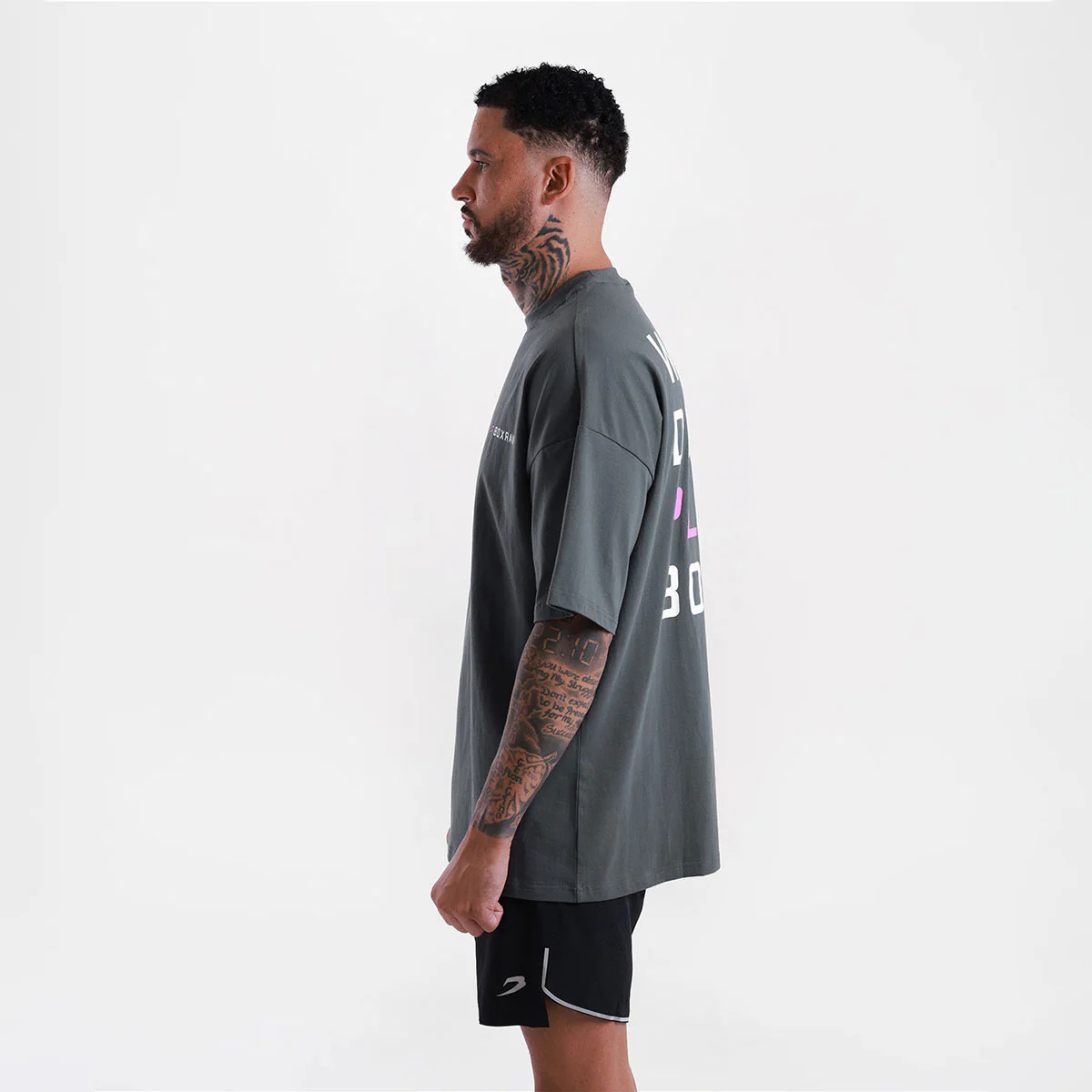 T-shirt Boxraw We Don't Play Boxing Oversize Cinza-rosa  - Image 3
