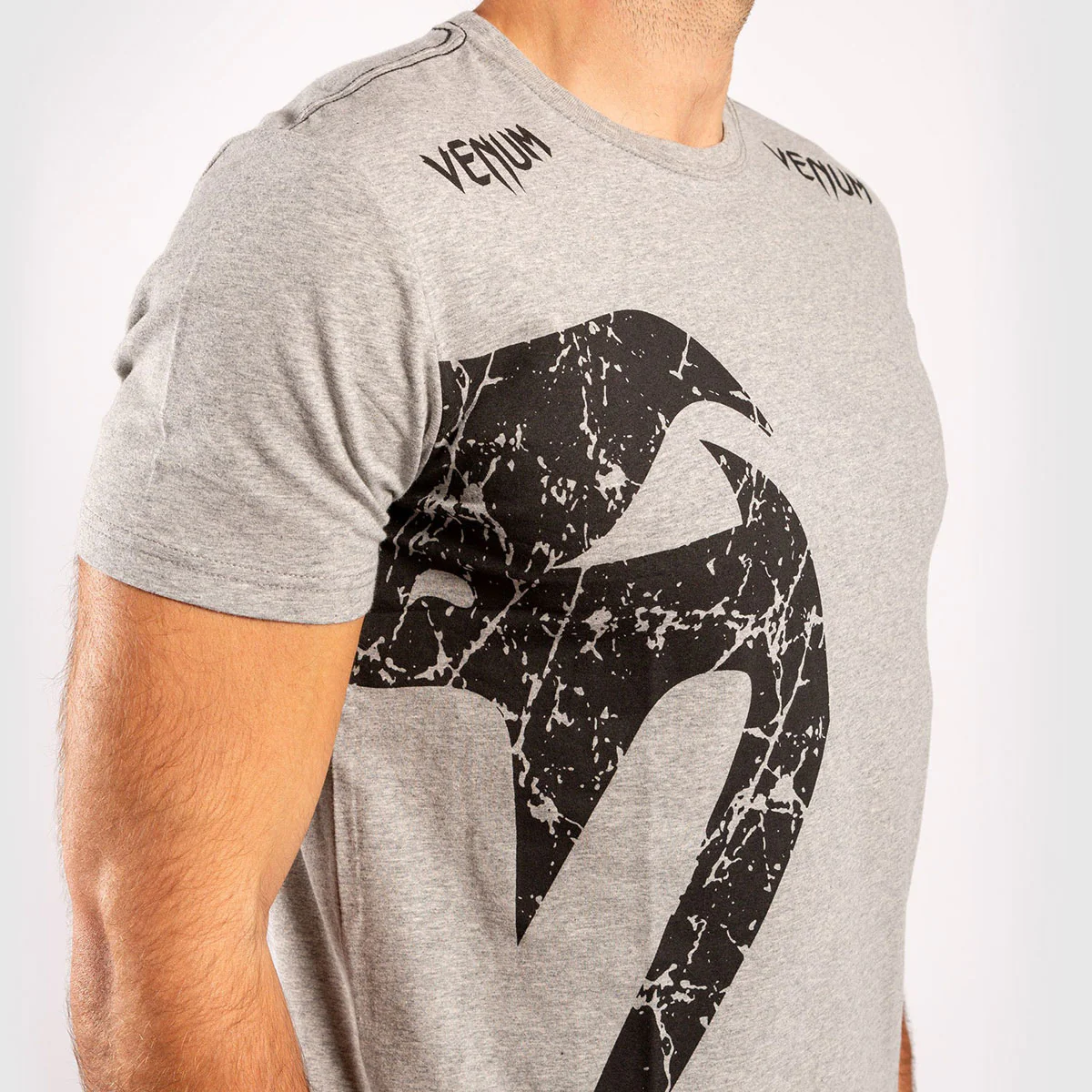 T-Shirt em Algodão Venum Giant Cinzento-Preto  - Image 8