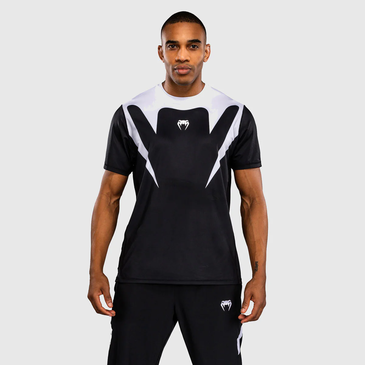 T-shirt Venum Attack 90 Dry Tech Preto-branco