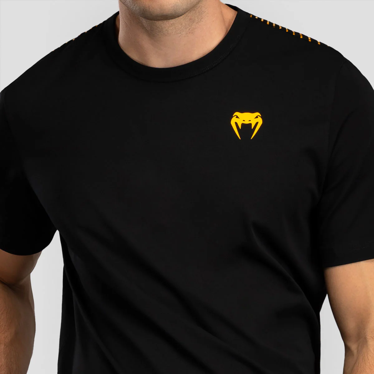 T-shirt Venum Quetzal Fury Preto-vermelho  - Image 3