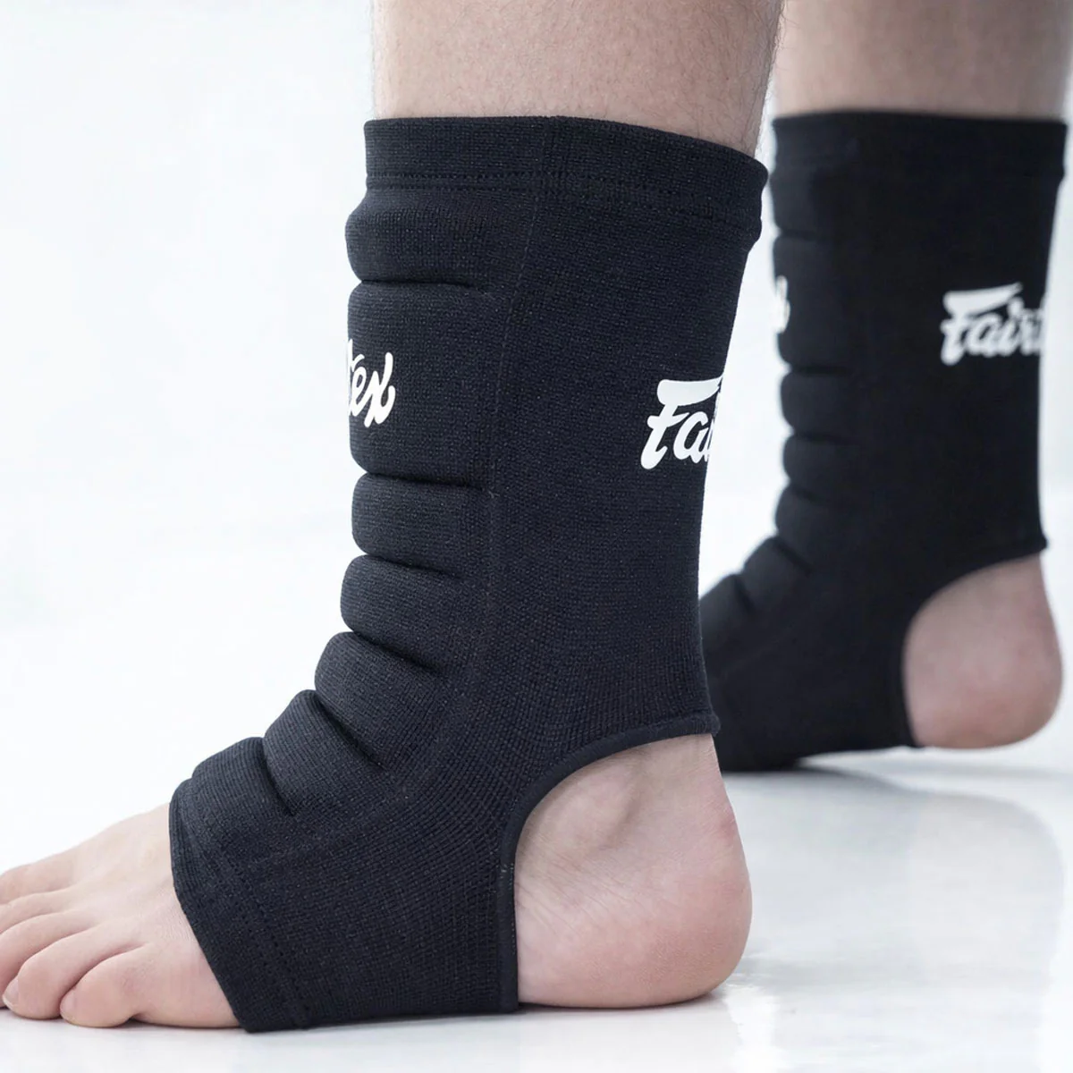 Tornozeleiras Fairtex Acolchoadas AS2 Preto  - Image 2